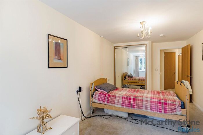1 Bedroom Flat For Sale In Dutton Court, Station Approach, Off Station Road, Cheadle Hulme, SK8