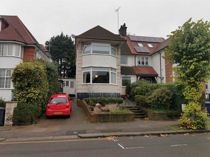 Studio To Rent In Helenslea Avenue, London, NW11