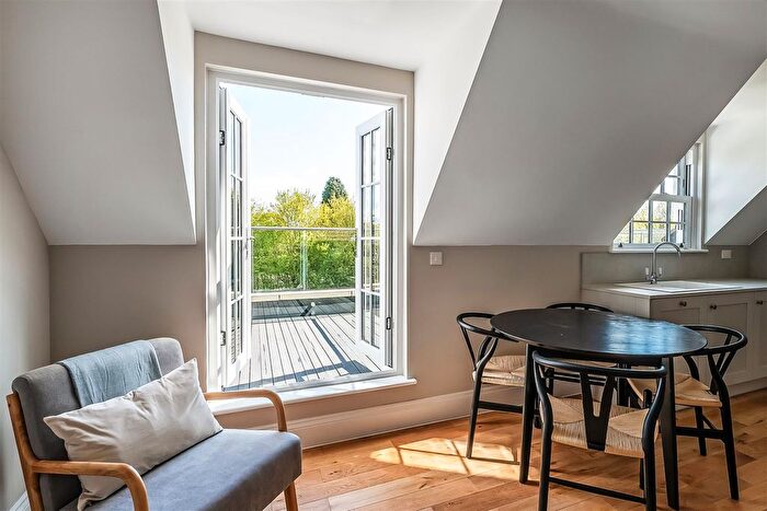 1 Bedroom Flat For Sale In Horsham Road, Beare Green, Dorking, RH5