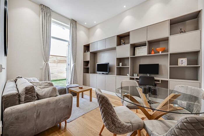 1 Bedroom Flat To Rent In Redcliffe Square, SW10