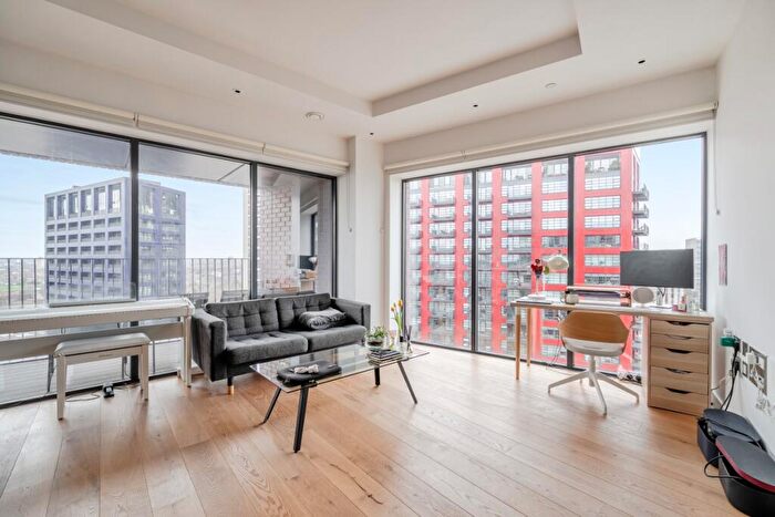 1 Bedroom Flat For Sale In Lyell Street London, E14