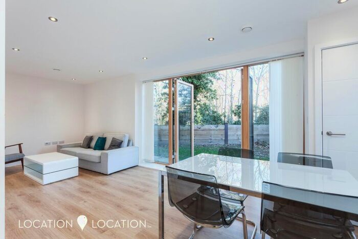 3 Bedroom Apartment To Rent In Upper Clapton Road, London, E5