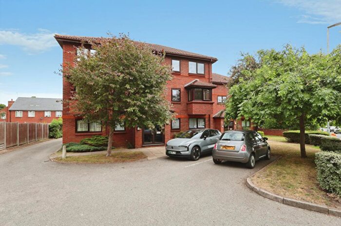 2 Bedroom Flat For Sale In Westbrook Court, Stevenage Road, Hitchin, SG4
