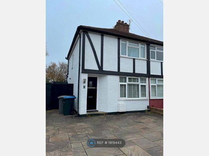 2 Bedroom Semi-Detached House To Rent In Jubilee Crescent, Addlestone, KT15