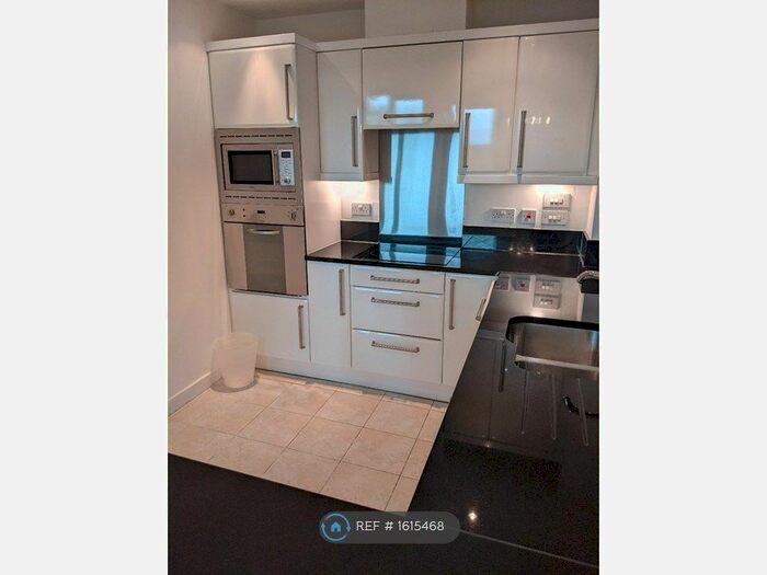 2 Bedroom Flat To Rent In River Crescent, Nottingham, NG2