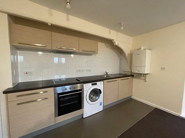 1 Bedroom Flat To Rent In Cradley Road, Dudley, West Midlands, DY2