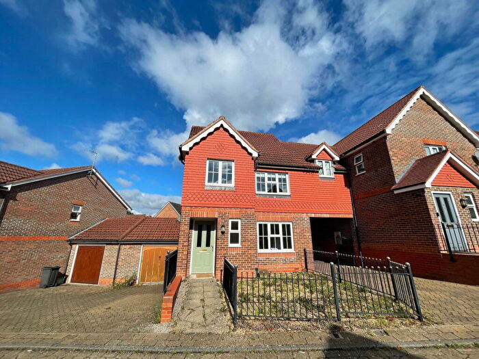 3 Bedroom Semi-Detached House To Rent In Owletts Grove, Newbury, RG14
