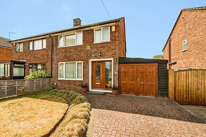 3 Bedroom Semi-Detached House For Sale In Queens Mead, Bedgrove, Aylesbury, HP21