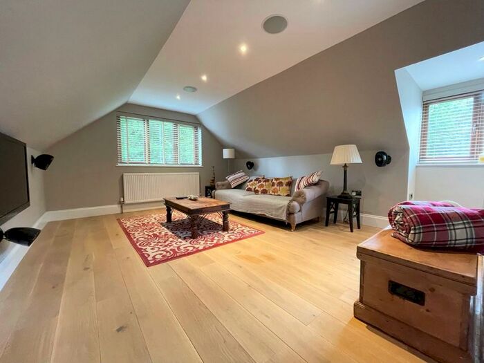 1 Bedroom Maisonette To Rent In Guildford Road, Frimley Green, GU16