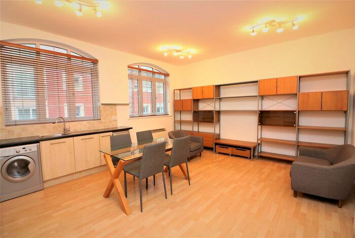 1 Bedroom Flat To Rent In St Georges Square, Limehouse, E14