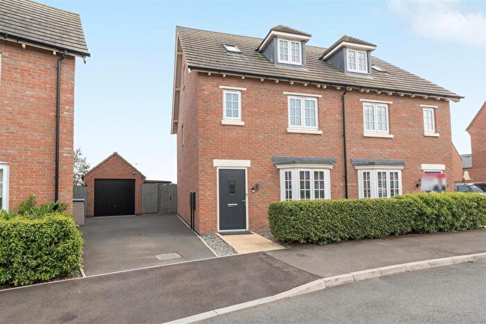 3 Bedroom House For Sale In Lee Drive, Houlton, Rugby, CV23