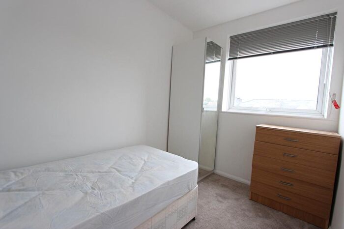 2 Bedroom Flat To Rent In Glenhurst Road, London, N12