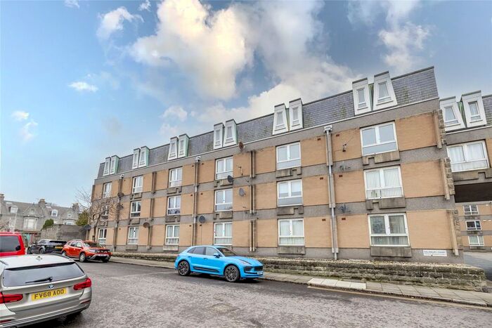 2 Bedroom Flat To Rent In Salisbury Court, Aberdeen, AB10