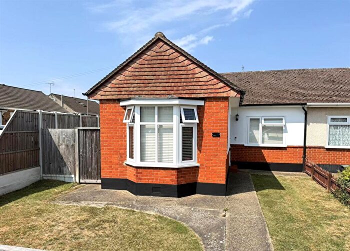 2 Bedroom Semi-Detached Bungalow For Sale In Greenways, Benfleet, SS7