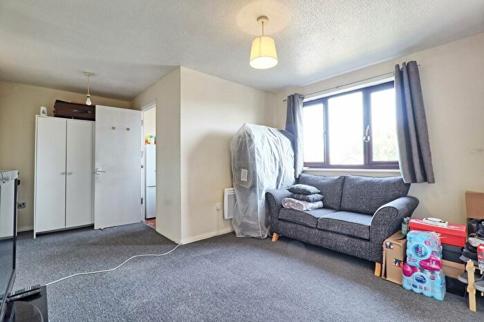 1 Bedroom Flat For Sale In Parsonage Road, Grays, RM20