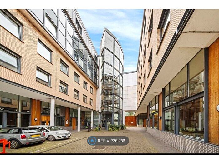 1 Bedroom Flat To Rent In Jessica House, Wandsworth Town, SW18