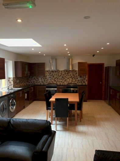 8 Bedroom Terraced House To Rent In Oak Tree Lane, Selly Oak, B29