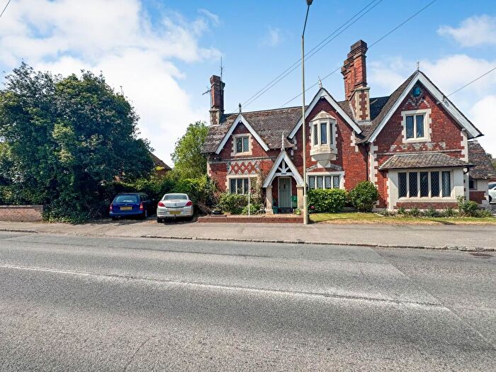 3 Bedroom Semi-Detached House For Sale In Tidmarsh, Reading, RG8