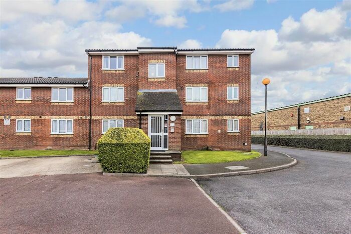 Studio For Sale In Liden Close, Walthamstow, London, E17