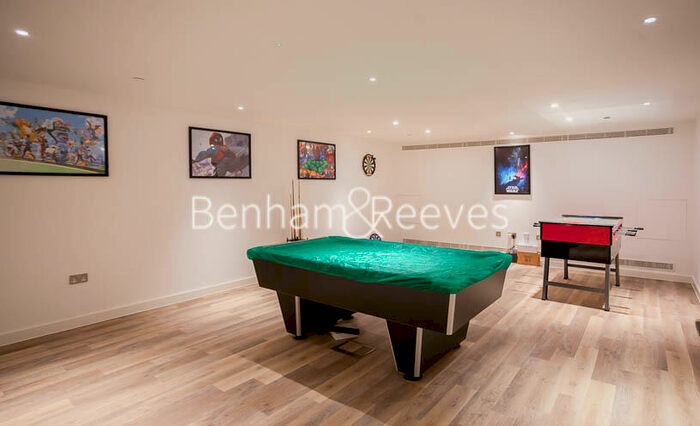 2 Bedroom Apartment To Rent In Rosemary Place, Royal Mint Street, E1