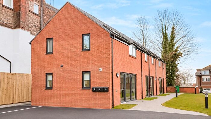 Detached House To Rent In Elm Bank, Nottingham, NG3