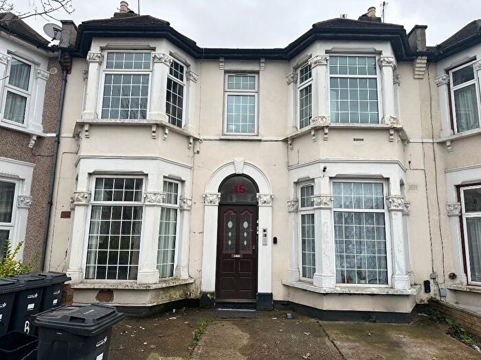 1 Bedroom Flat To Rent In Cambridge Road, Ilford, IG3
