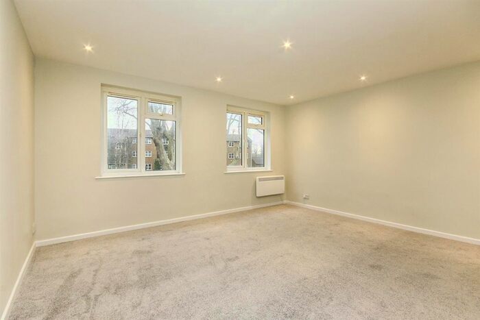 2 Bedroom Flat To Rent In Netherlands Road, New Barnet, Barnet, EN5