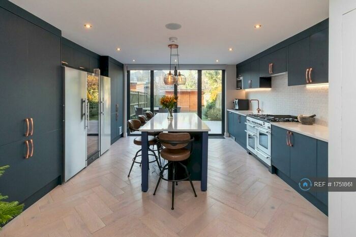 3 Bedroom Terraced House To Rent In Streamline Mews, London, SE22