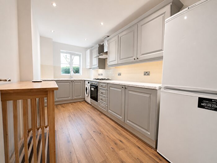 1 Bedroom Flat To Rent In Friars Close, Ilford, IG1