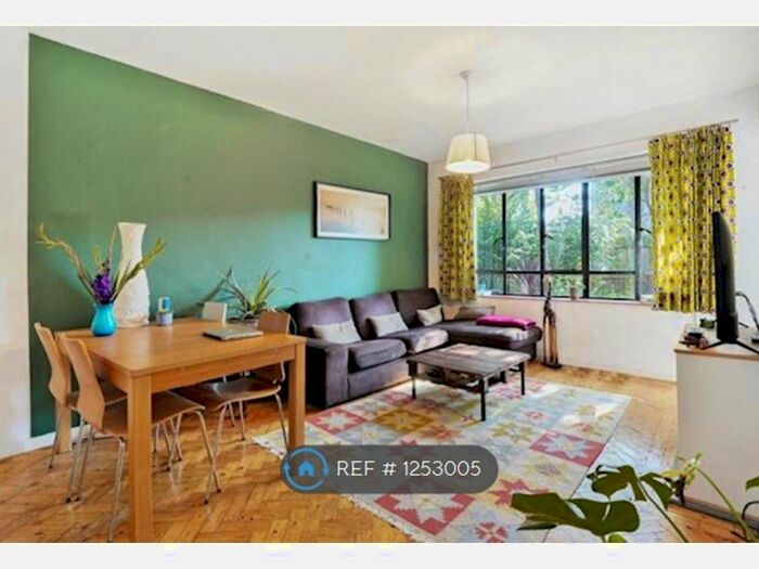 3 Bedroom Flat To Rent In Crockerton Road, London SW17