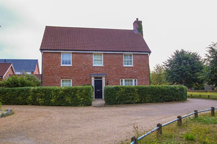4 Bedroom Detached House For Sale In Warren Avenue, Saxmundham, IP17
