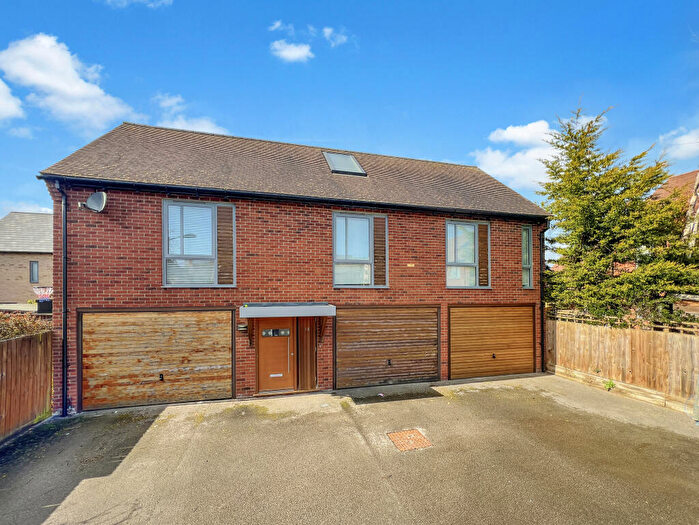 2 Bedroom Detached House For Sale In Trumpington, Cambridge, CB2