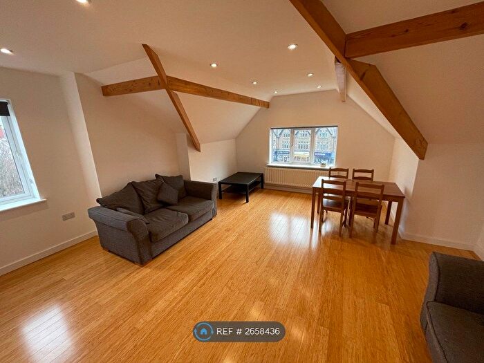 2 Bedroom Flat To Rent In Street Lane, Leeds, LS8
