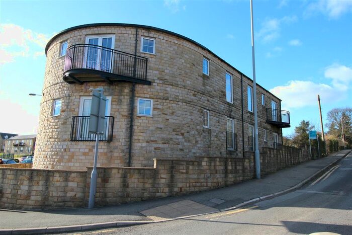 2 Bedroom Flat To Rent In Agincourt Drive, Bingley, BD16