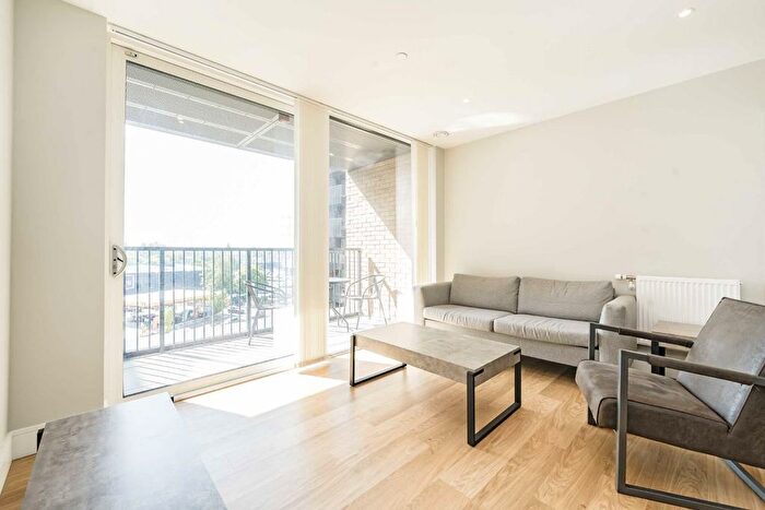 2 Bedroom Flat For Sale In Plough Lane, Earlsfield, SW17