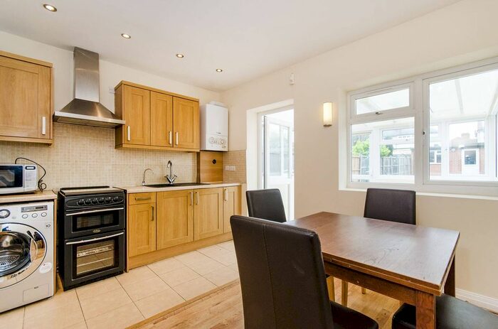 2 Bedroom Property To Rent In Empire Road, Perivale, Greenford, UB6