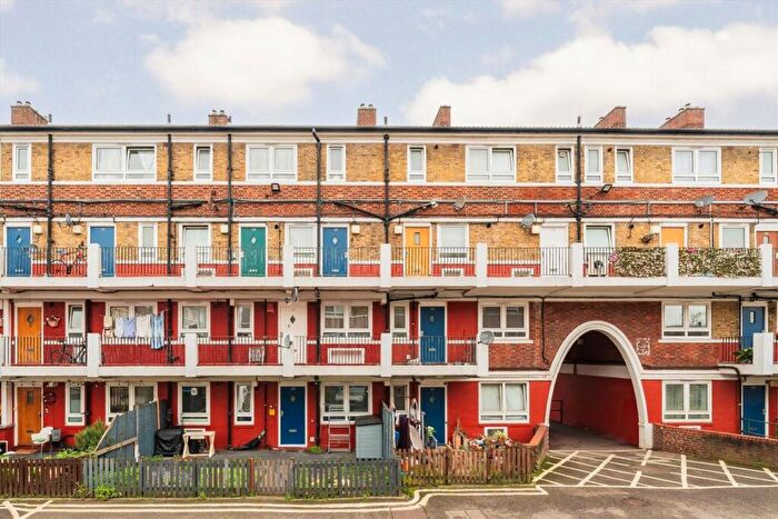 2 Bedroom Maisonette For Sale In Neckinger Estate, Bermondsey, SE16