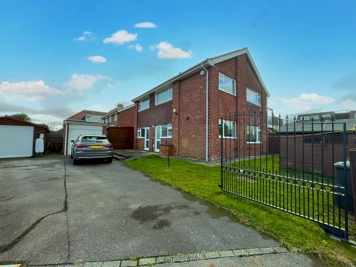 4 Bedroom Detached House To Rent In Southwood Road, Hayling Island, PO11