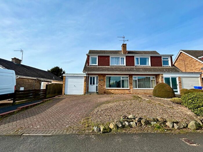 3 Bedroom Semi-Detached House To Rent In Bed Semi-Detached House, Viking Road, Bridlington, YO16