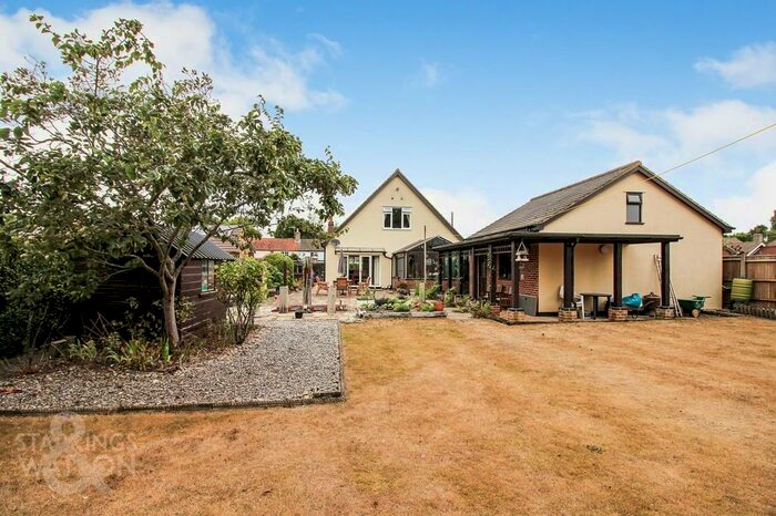 3 Bedroom Chalet For Sale In Mill Road, Mutford, Beccles, NR34