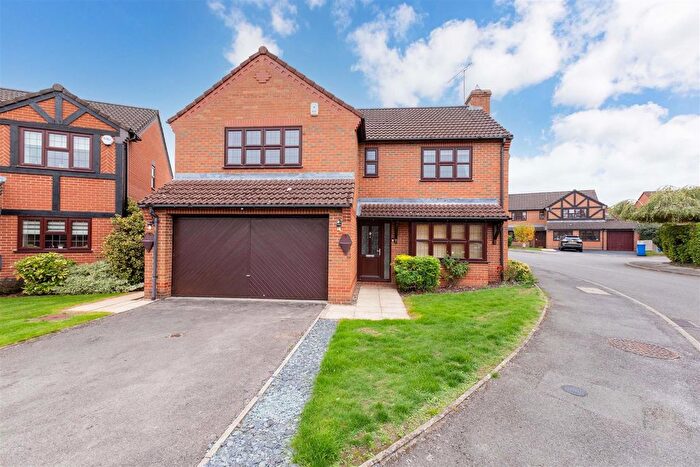 4 Bedroom Detached House For Sale In Earlsfield, Holyport, SL6