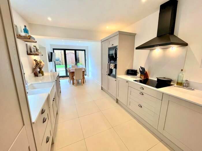 3 Bedroom House To Rent In Radnor Road, Cardiff, CF5