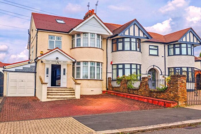 5 Bedroom Semi-Detached House For Sale In Vincent Gardens, London, NW2