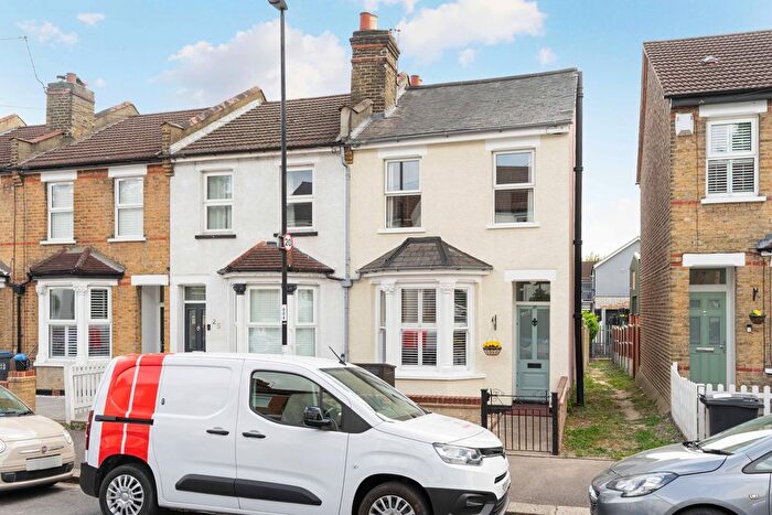 2 Bedroom End Terrace House For Sale In Churchill Road, South Croydon, CR2