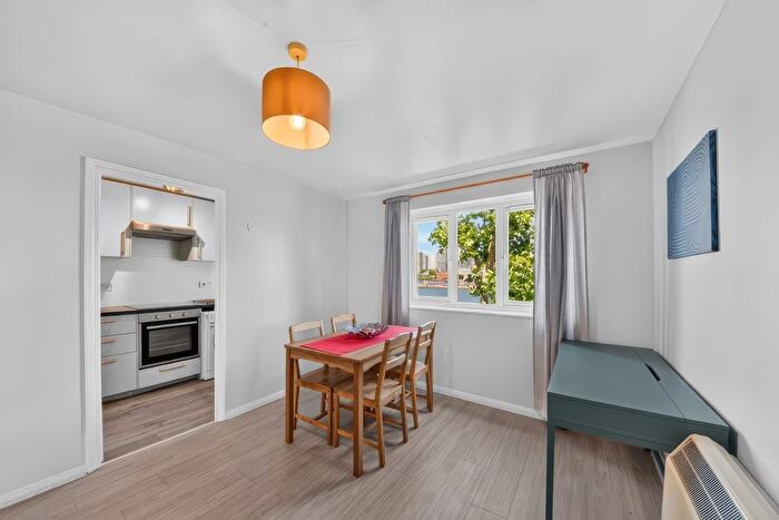 1 Bedroom Flat To Rent In Ringwood Gardens, Isle Of Dogs, E14