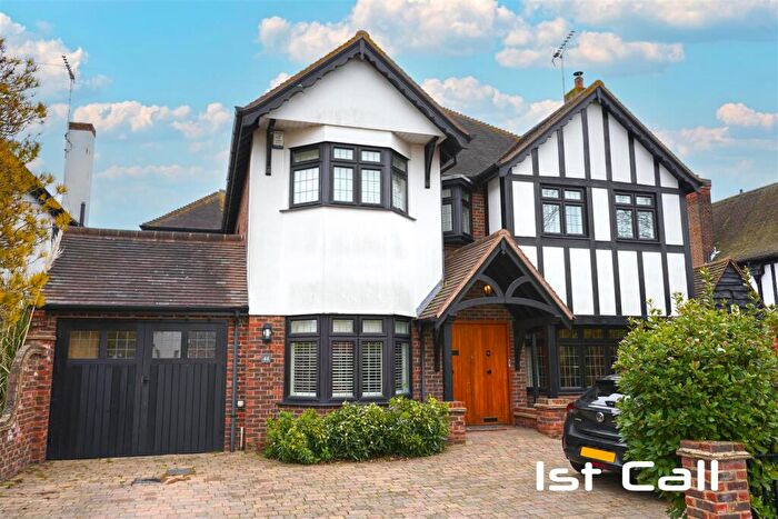 4 Bedroom Detached House For Sale In Daines Way, Southend-On-Sea, SS1