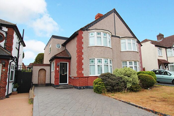 3 Bedroom Semi Detached House For Sale In Willersley Avenue, Sidcup, Kent, DA15