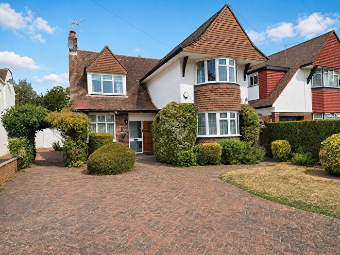 5 Bedroom Detached House To Rent In Cavendish Drive, Edgware, Middlesex, HA8