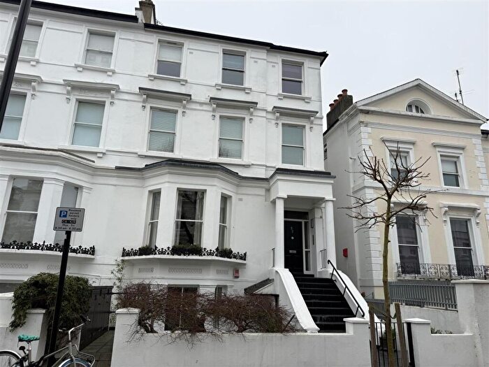 2 Bedroom Flat For Sale In Priory Road, London, NW6
