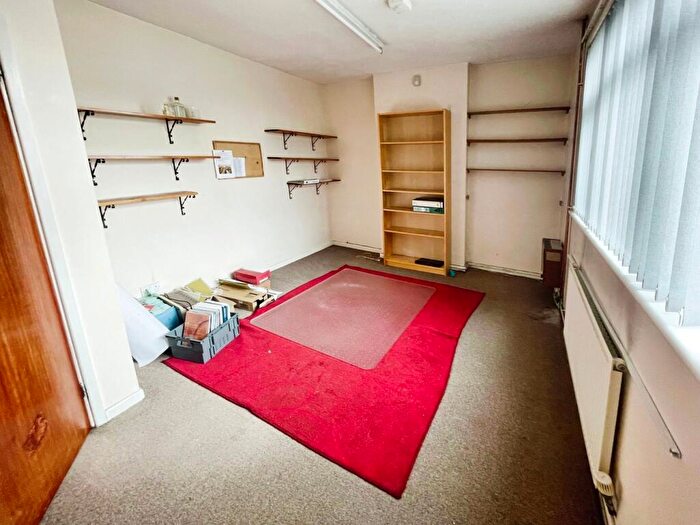 5 Bedroom Semi-Detached House For Sale In Walters Road, Bridgend, CF31 - Photo 8